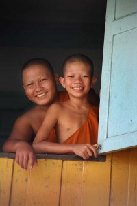 Young_Thai_Buddhist_monks