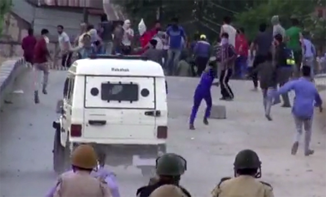 Indian security forces confront separatist demonstrators on the streets of Srinagar, Kashmir, July 21, 2016