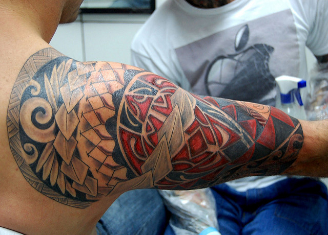 Polynesian turtle tattoo on a man’s shoulder, the diamond shapes suggesting the scutes of the turtle shell 
