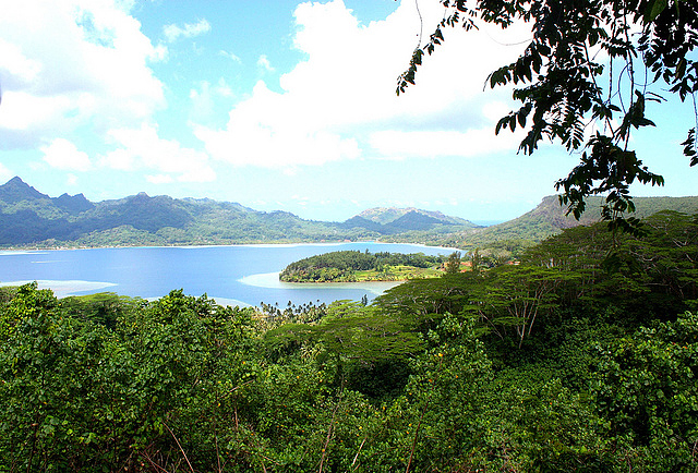 Maroé Bay on Huahine (Photo by dany13 on Flickr, Creative Commons license)