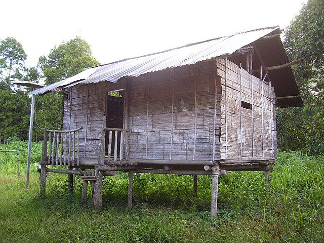 A traditional Semai hut in Kumpung Asli Rening, which has a metal roof and palm leaf walls 